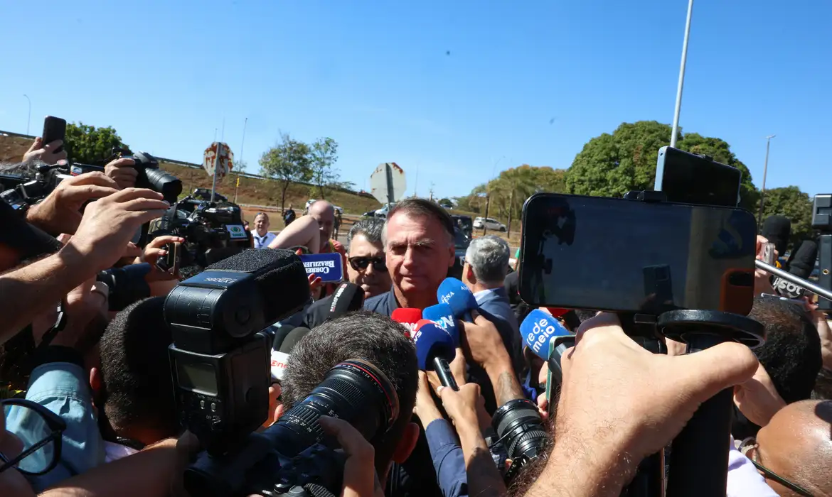 Defesa de Bolsonaro nega que ele tenha descumprido proibição de uso de redes sociais