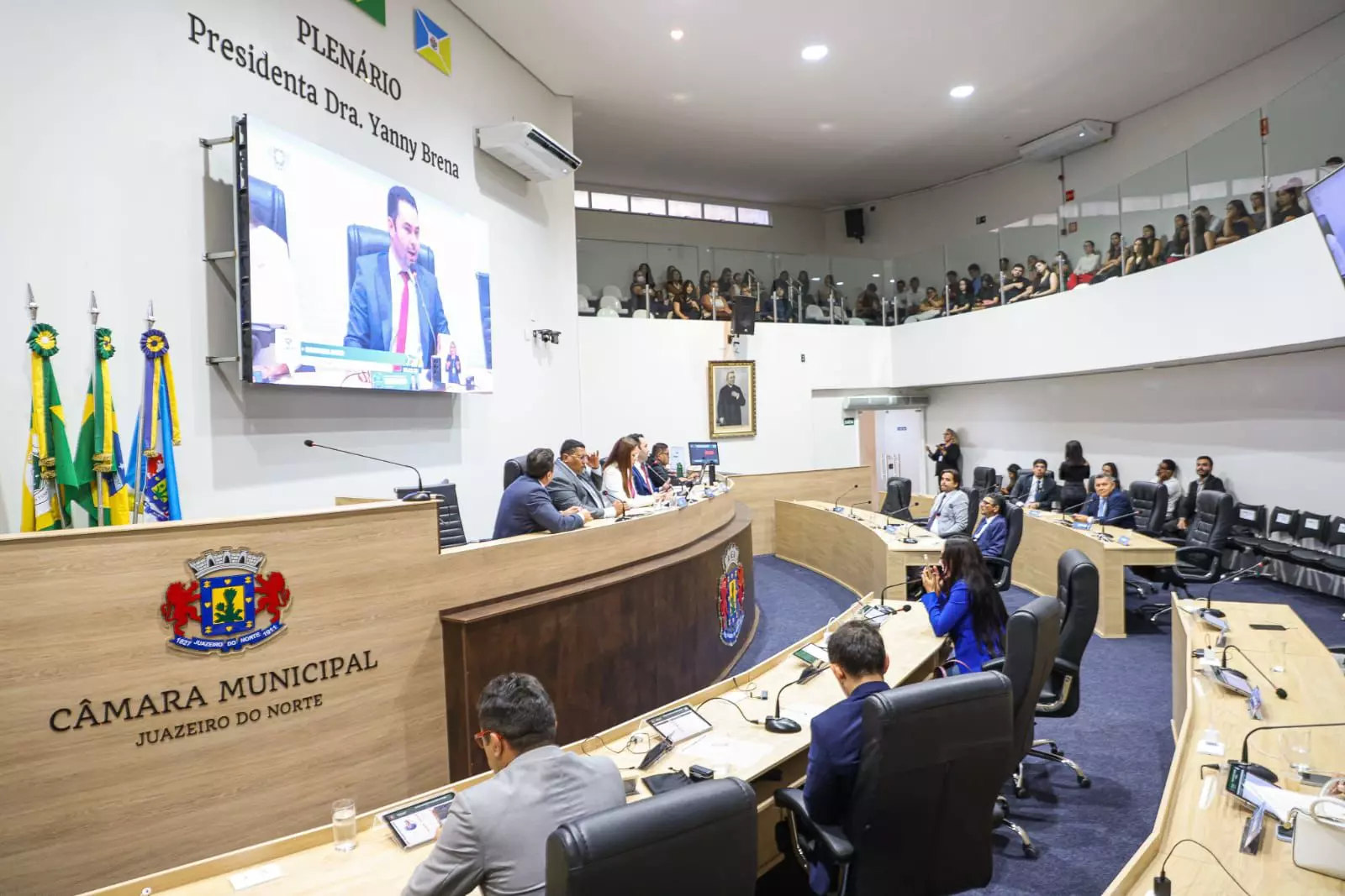 Com presença de universitários, Câmara de Juazeiro debate transporte de pacientes e aprova contas de 2022
