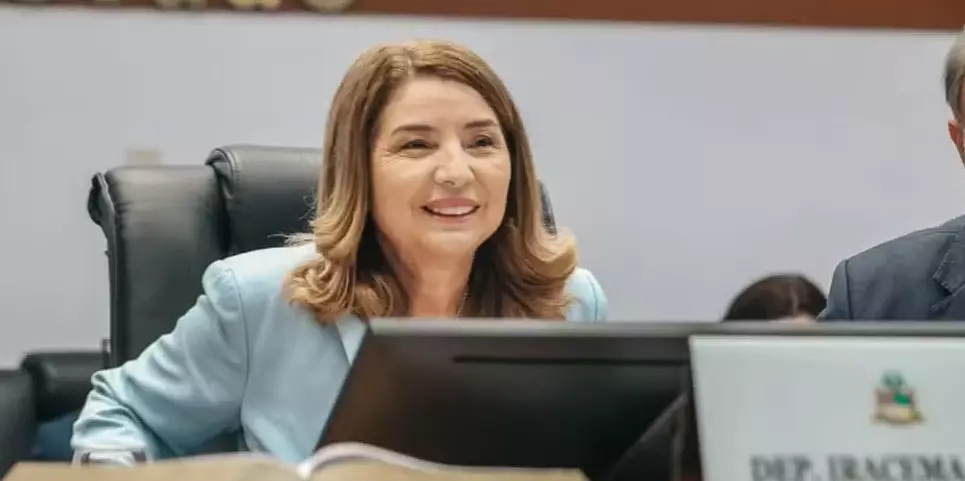 IRACEMA VALE COMEMORA DECISÃO DO STJ QUE A MANTÉM NA PRESIDÊNCIA DA ALEMA