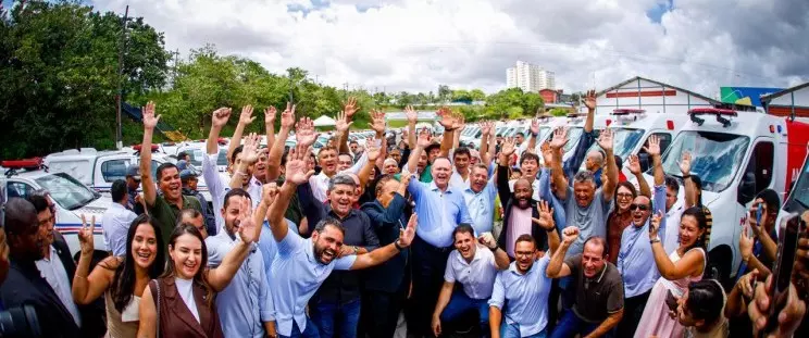 BRANDÃO ENTREGA VIATURA PM E AMBULÂNCIA PARA ESPERANTINÓPOLIS E OUTROS MUNICÍPIOS DO MARANHÃO