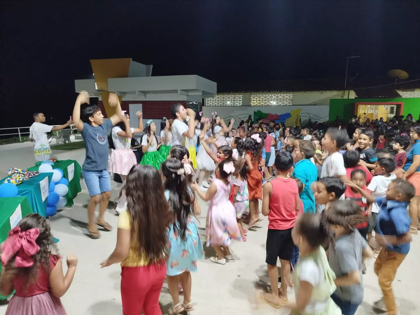 ESPERANTINÓPOLIS: Parceiros do Bem fazem a alegria da criançada em Palmeiral