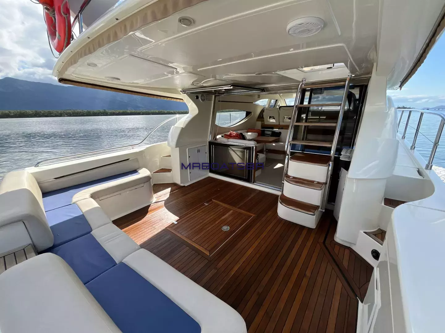 Ferretti 53