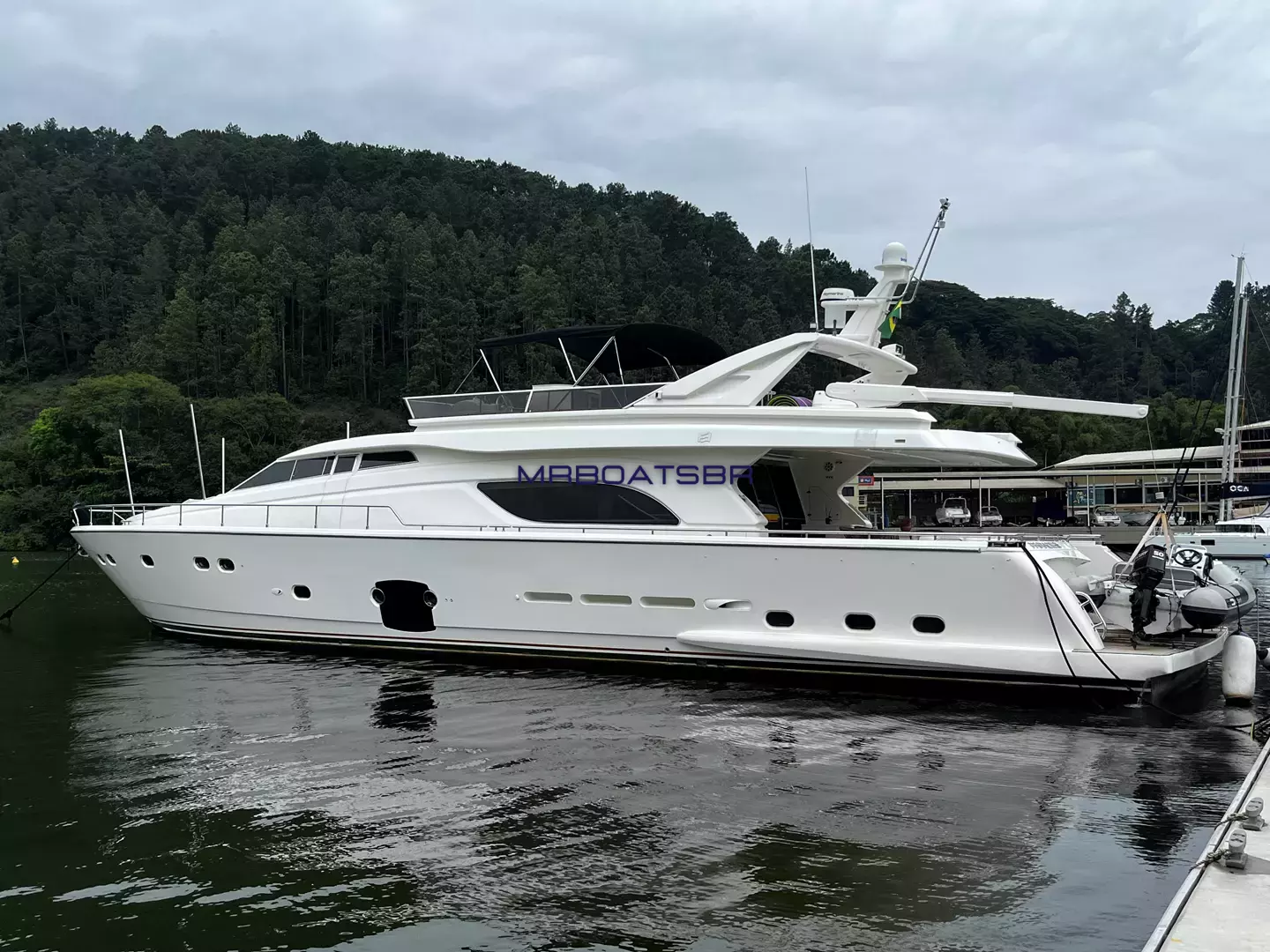 Ferretti 81