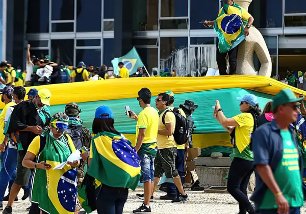 Justiça da Argentina ordena prisão de 61 foragidos do 8 de janeiro
