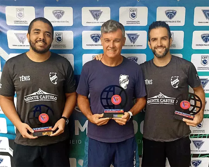 Tenistas esperiotas são campeões do ITF Tenistas esperiotas são campeões do ITF