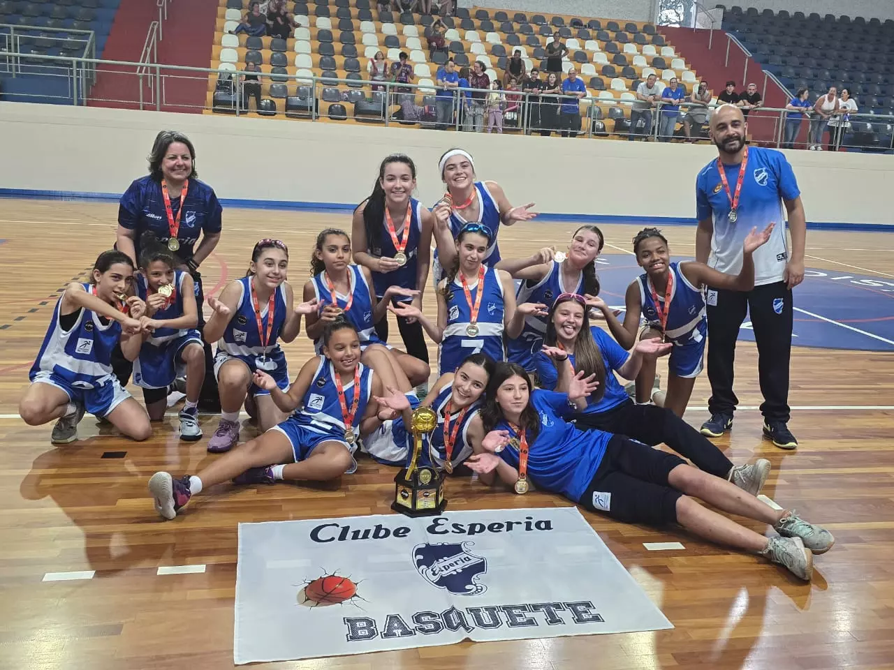 Basquete feminino Sub-13 do Esperia conquista o 1º lugar na série prata Basquete feminino Sub-13 do Esperia conquista o 1º lugar na série prata