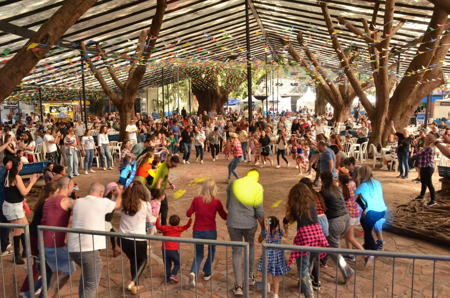 Festa Junina do Esperia 2025 é um sucesso e reúne mais de 12 mil pessoas em dois dias de festa Festa Junina do Esperia 2025 é um sucesso e reúne mais de 12 mil pessoas em dois dias de festa