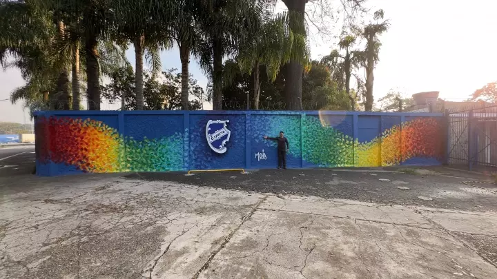 Arte que Transforma: as cores de Mena no Clube Esperia