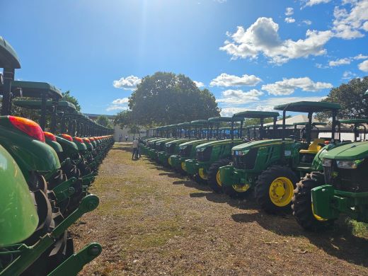 MECANIZAÇÃO: Entrega de tratores impulsiona agricultura familiar no Tocantins