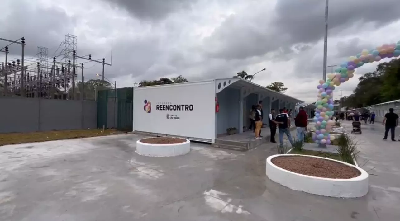 Prefeitura inaugura no Pari a maior Vila Reencontro da cidade, com 100 moradias para abrigar famílias em situação de rua e capacidade para 400 pessoas
