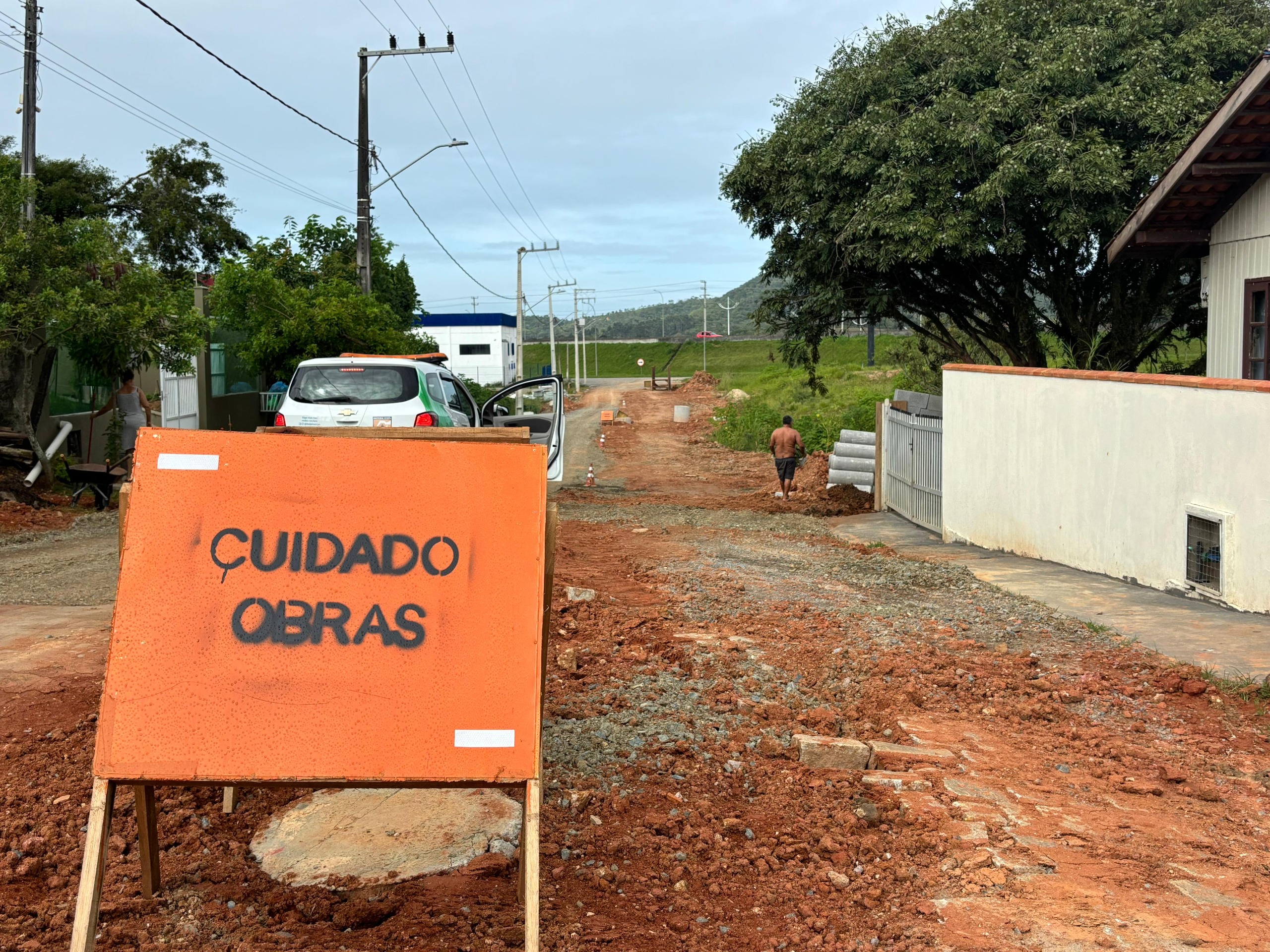 Prefeitura inicia obra de pavimentação asfáltica na Rua Carolina Baltt, no bairro Santo Antônio