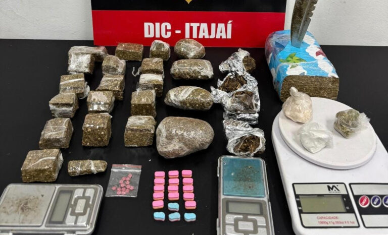 Operação integrada contra tráfico de drogas em Itajaí resulta na prisão de quatro investigados e apreensão de drogas