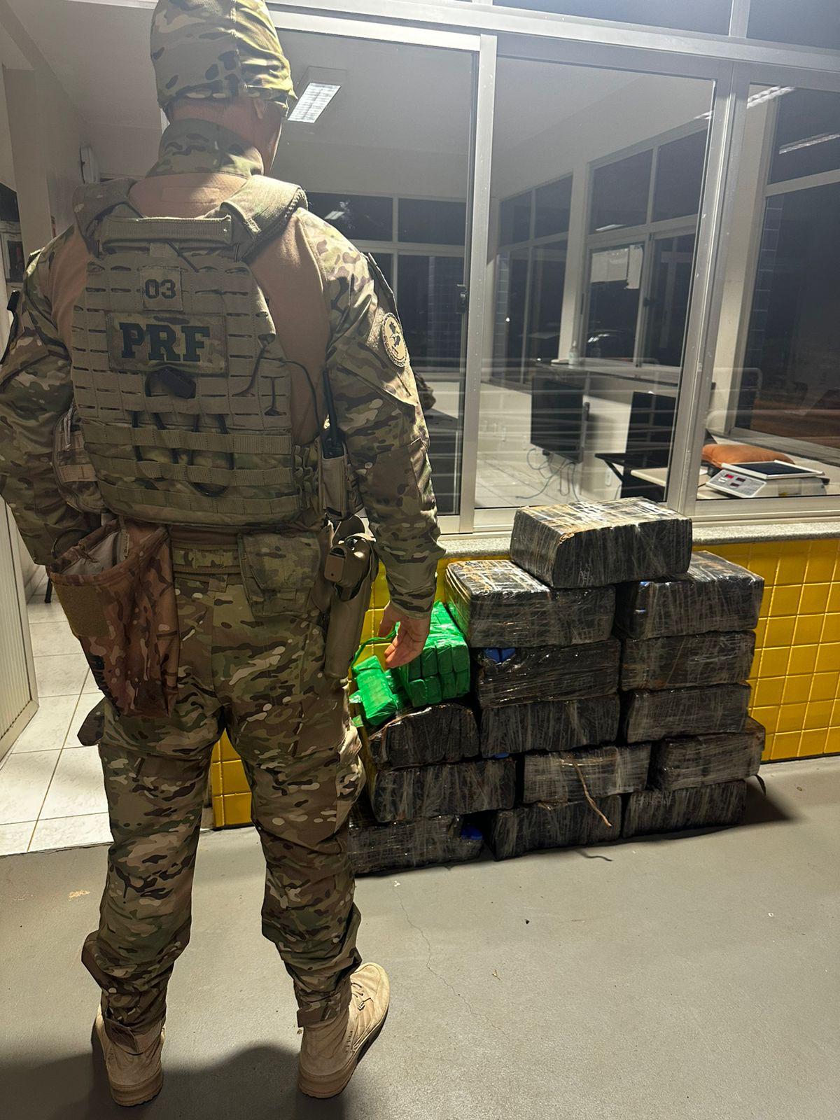 Prejuízo para o crime organizado: Em 36 horas, mais de 660 kg de maconha apreendidos pela PRF em Santa Catarina