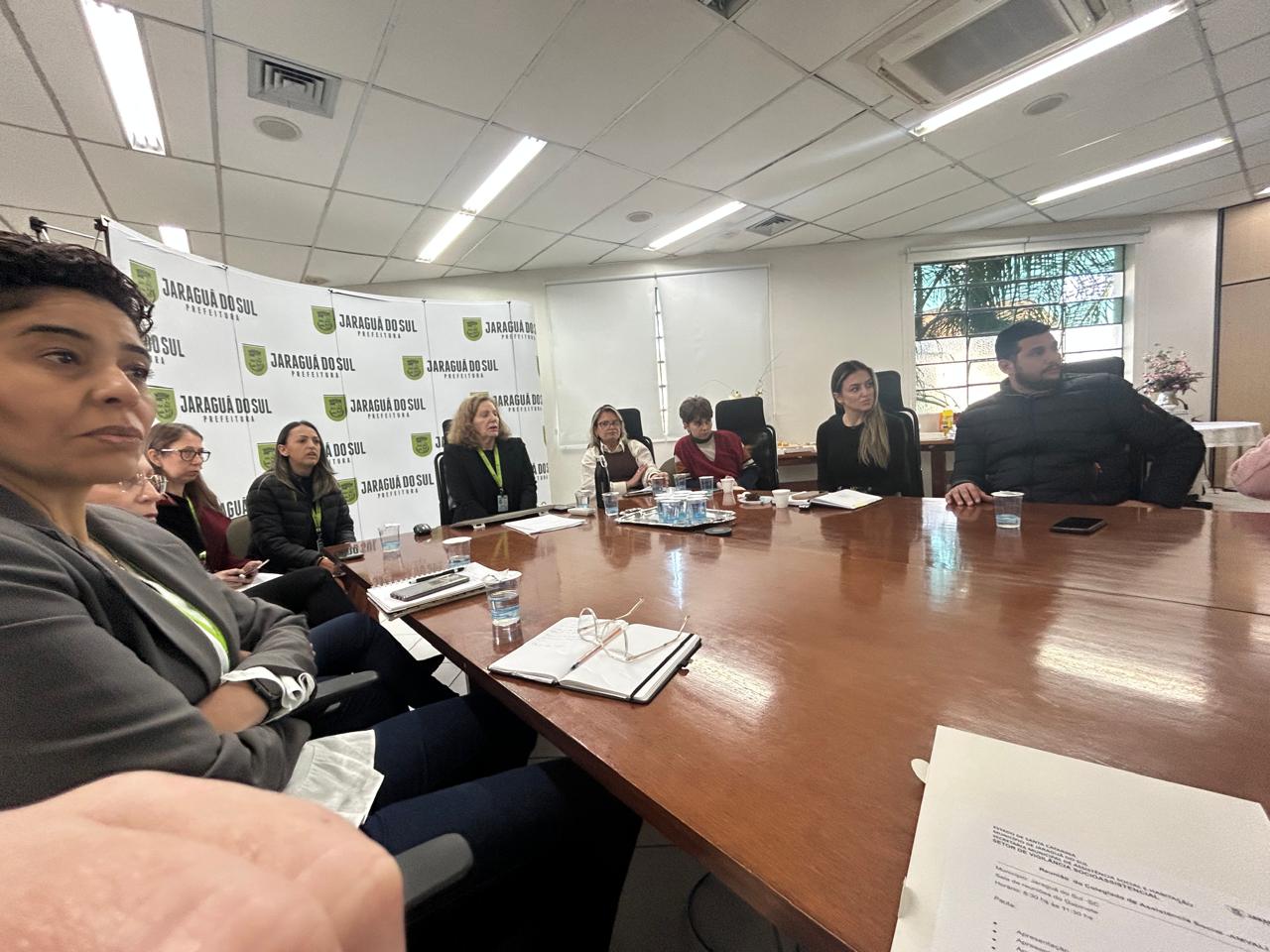 São João do Itaperiú participa de discussão regional sobre acolhimento a mulheres vítimas de violência