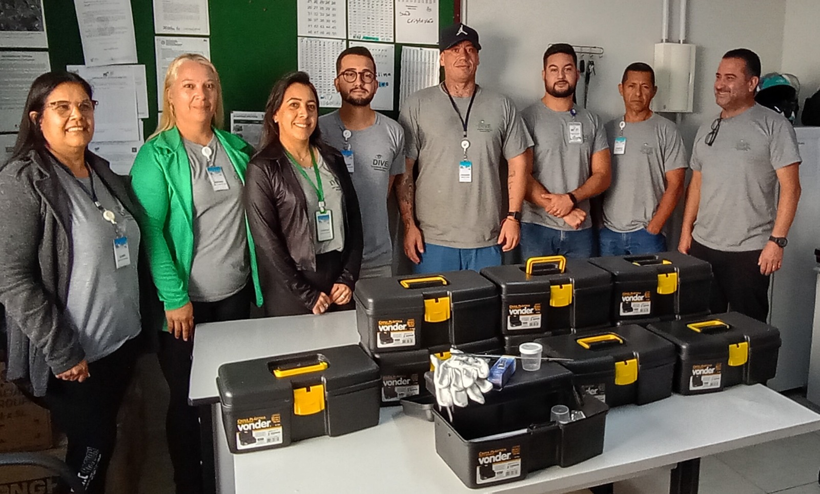 Agentes de endemias de Barra Velha recebem kits para a captura de escorpiões