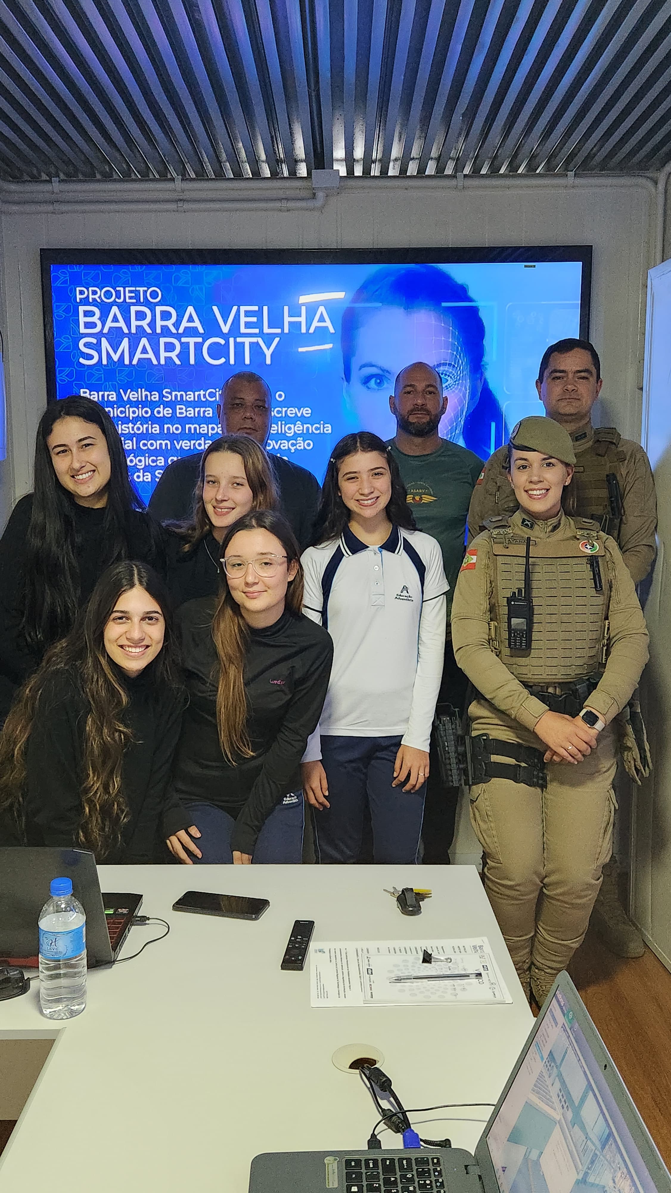 Estudantes do IAESC visitam Centro de Inovação em Barra Velha e conhecem tecnologias de combate ao tráfico de crianças.