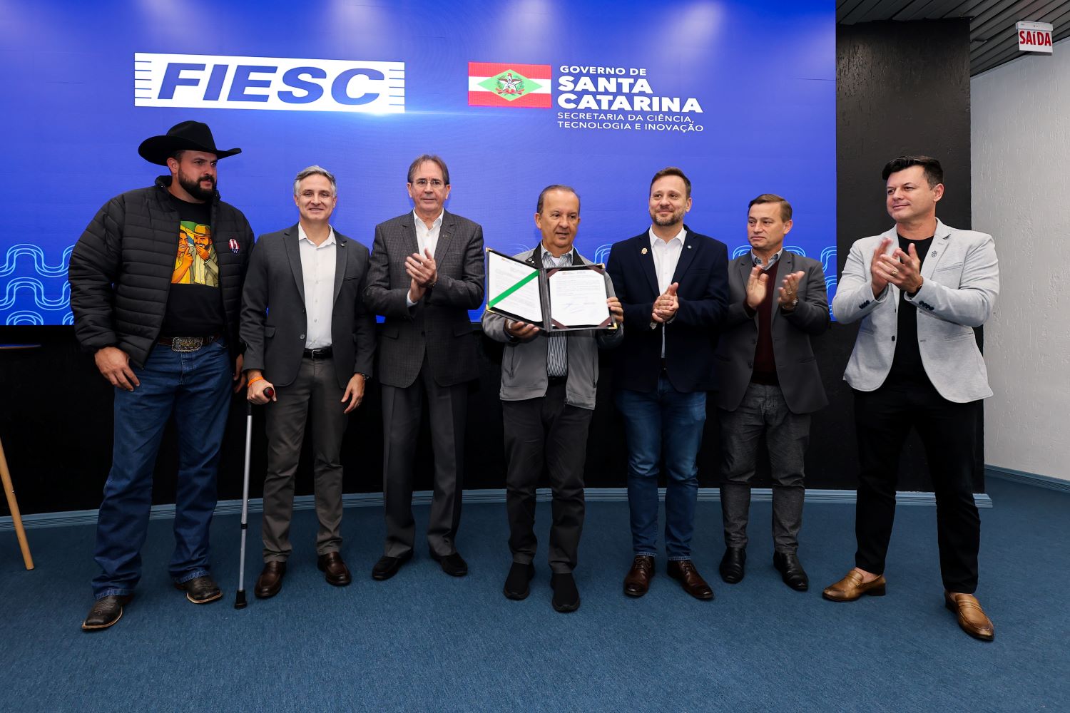 Governo do Estado assina permuta com a FIESC e garante Complexo Esportivo do Sesi a Blumenau