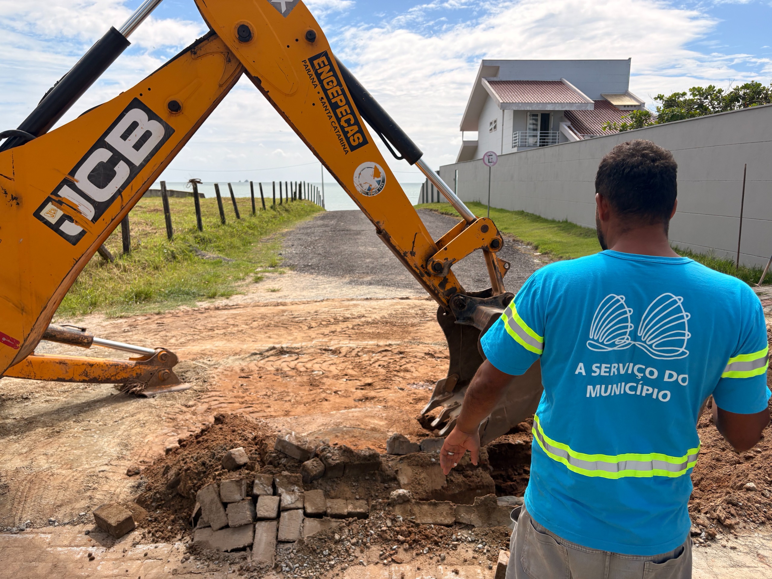 Prefeitura intensifica ações para identificar ligação irregular de esgoto na orla