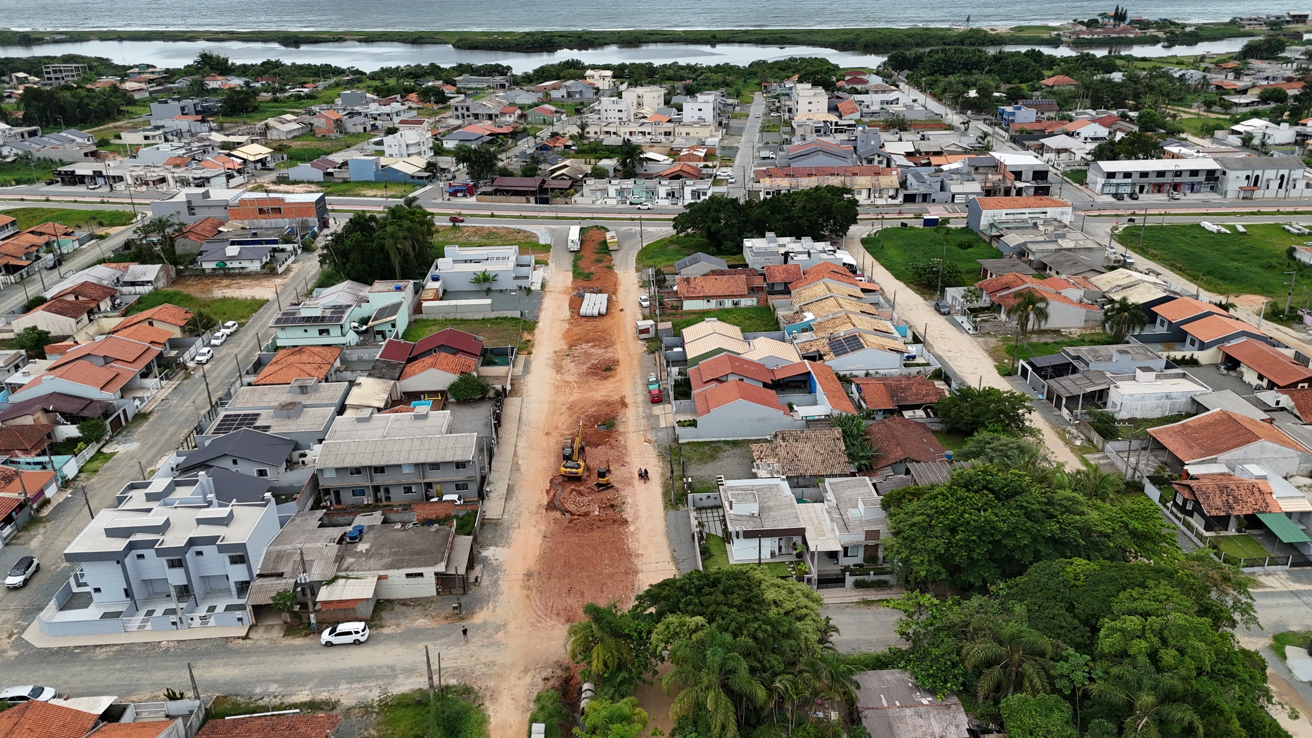 Prefeitura de Barra Velha executa obra de drenagem na Rua Antero Quental