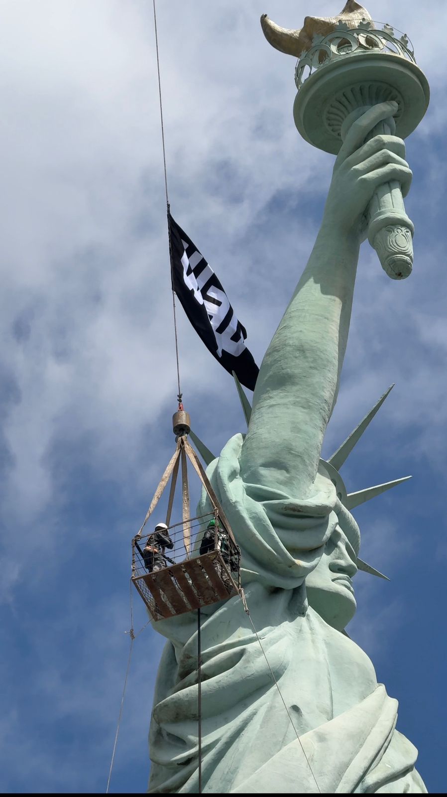 Havan, em parceria com a WAP, realiza limpeza da maior Estátua da Liberdade do país