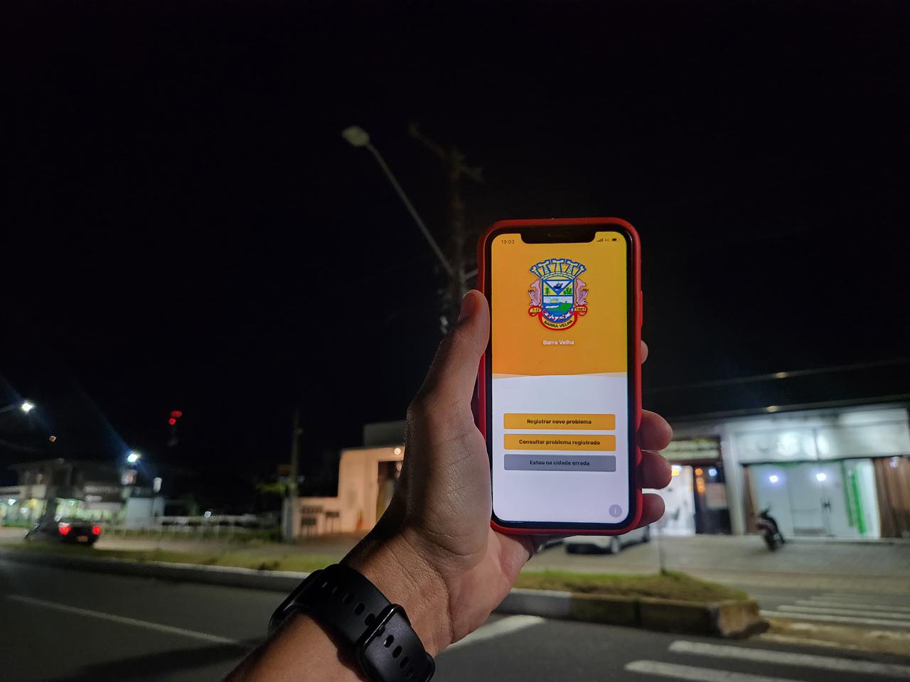 Mutirão incentiva uso do aplicativo para manutenção da iluminação pública em Barra Velha