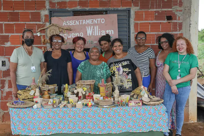 Peças feitas com fibra de bananeira geram renda para artesãs