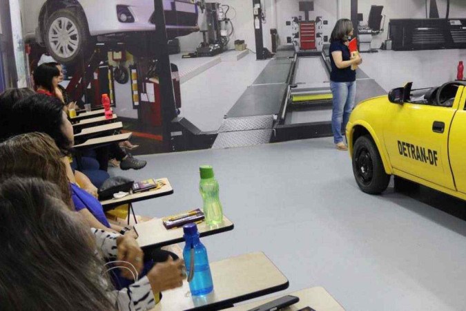 Detran-DF tem inscrições abertas para curso de mecânica para mulheres