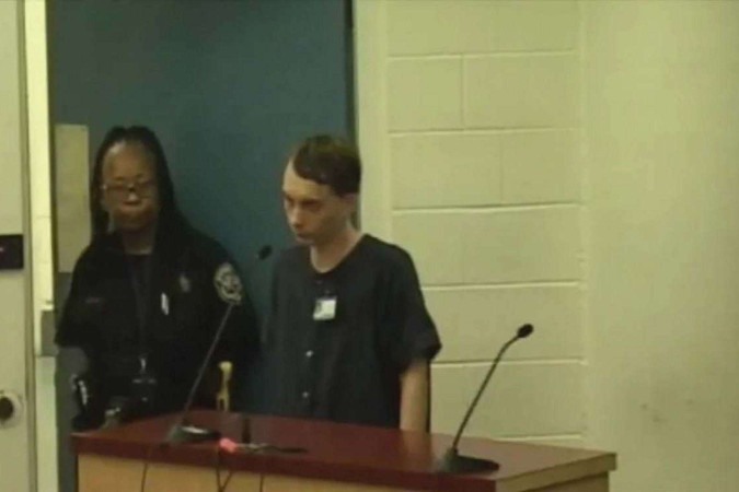 Filho mata pai e fere mãe após discussão sobre videogame e emprego