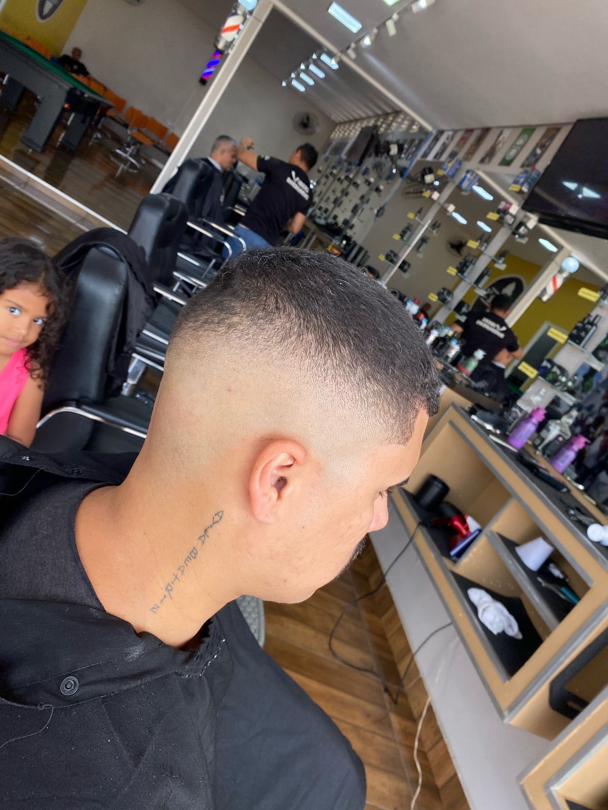 Barbearia Vibers : Estilo masculino em um só lugar