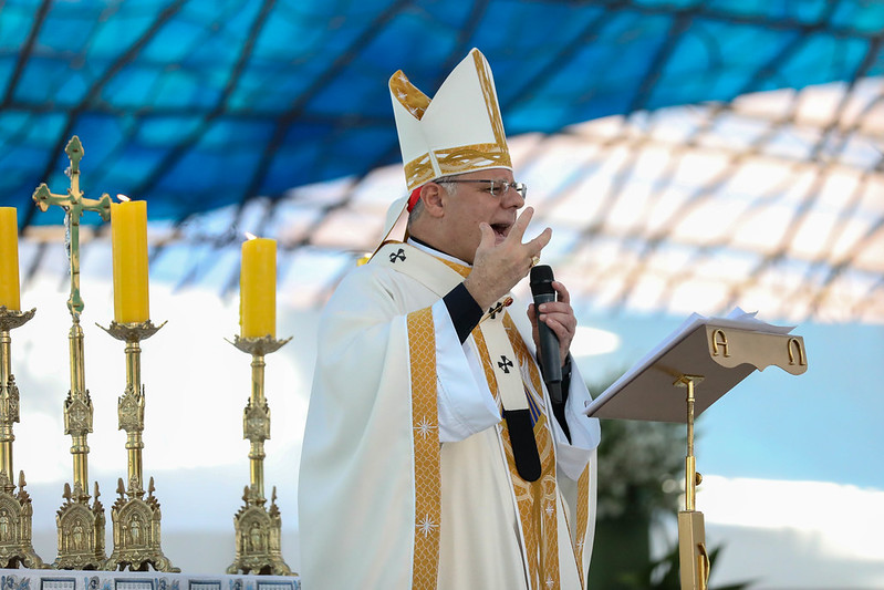 Missa dos 65 anos de Brasília é marcada pela emoção com mensagem de adeus ao papa Francisco