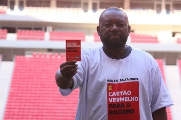 Campanha contra racismo no futebol será lançada neste domingo (4/5)