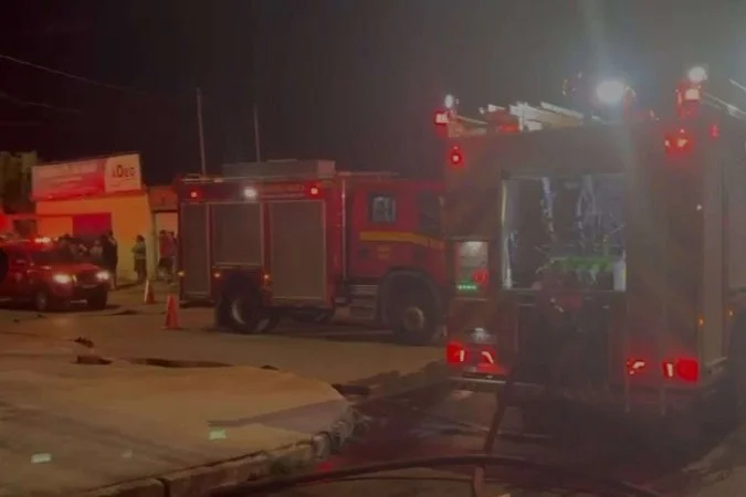 Explosão de  botijões de gás em casa deixa dois feridos no Sol Nascente