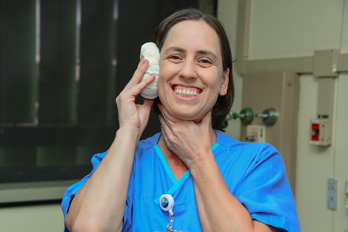 Colaboradora do IgesDF transforma reaproveitamento em cuidado e conforto na UTI do Hospital de Base