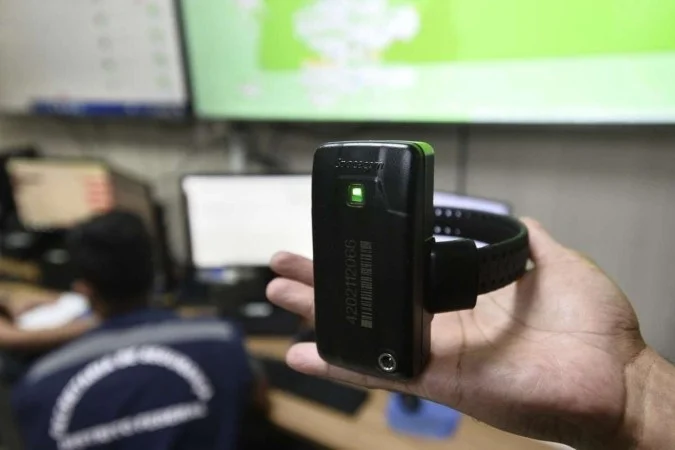 Câmara aprova uso de tornozeleira para agressores de mulheres