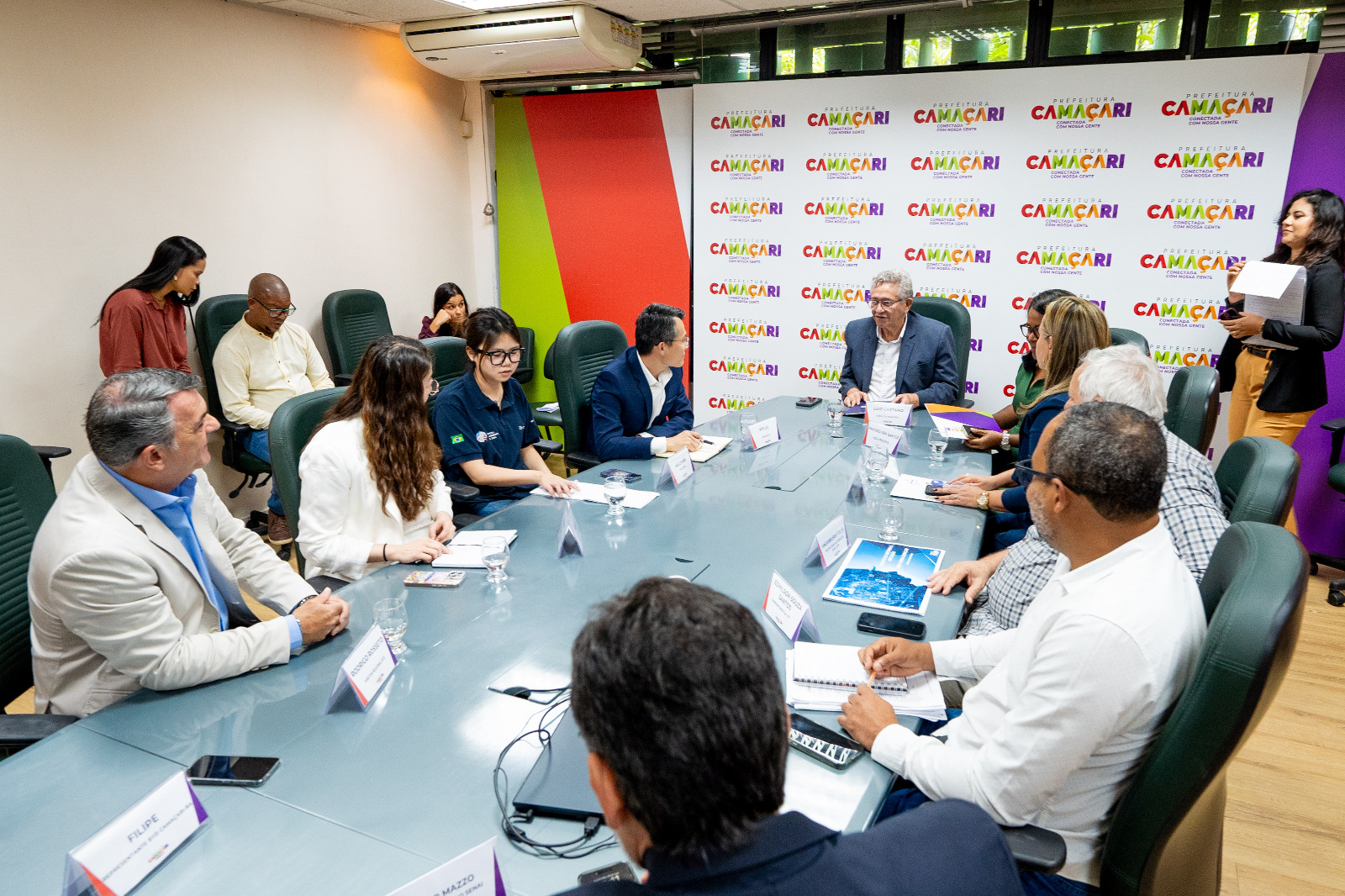 Qualificação e vagas de emprego são tratadas em reunião com a BYD