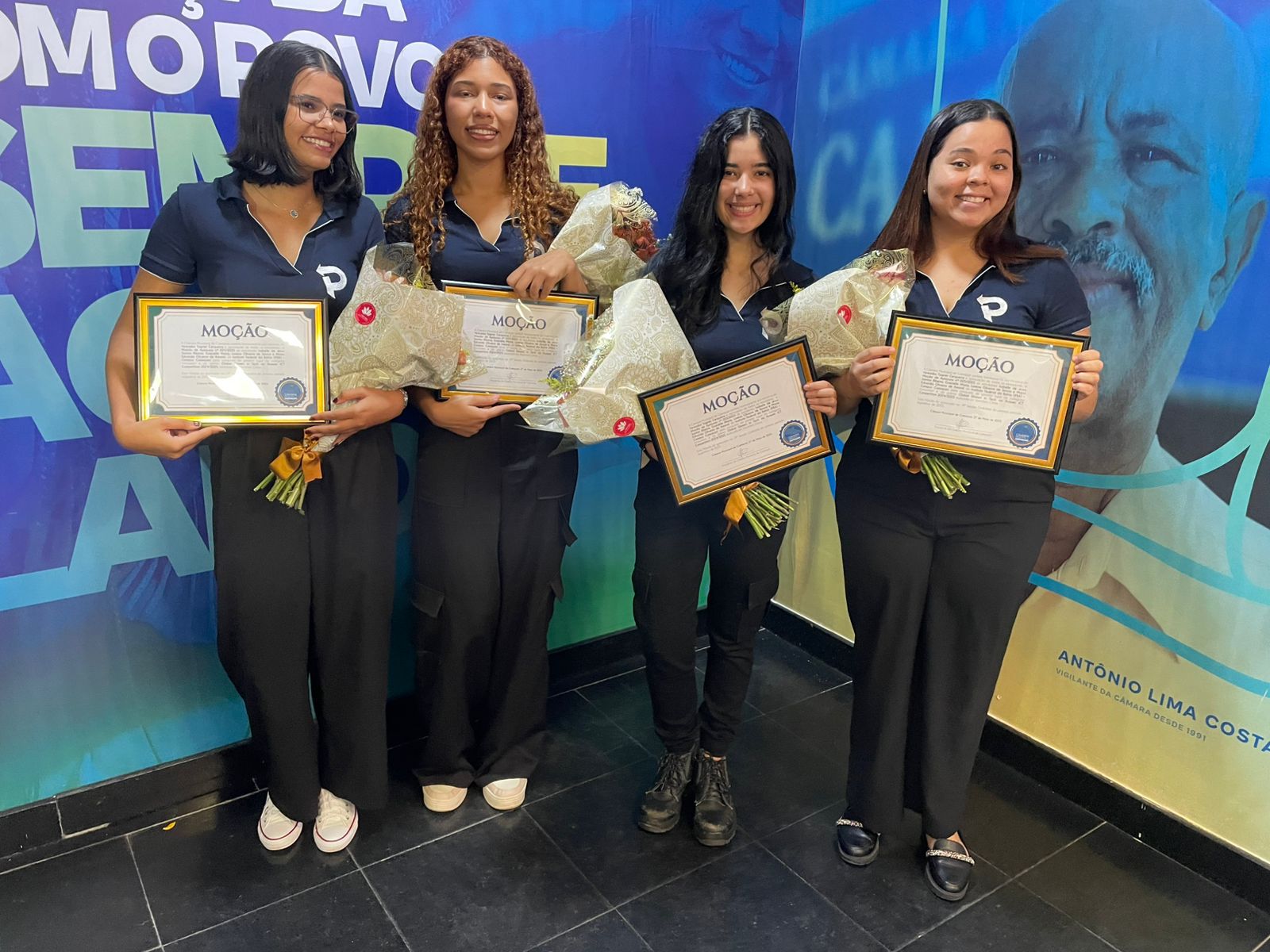 Tagner Cerqueira entrega Moção de Aplausos a estudantes do IFBA ganhadoras de prêmio na China