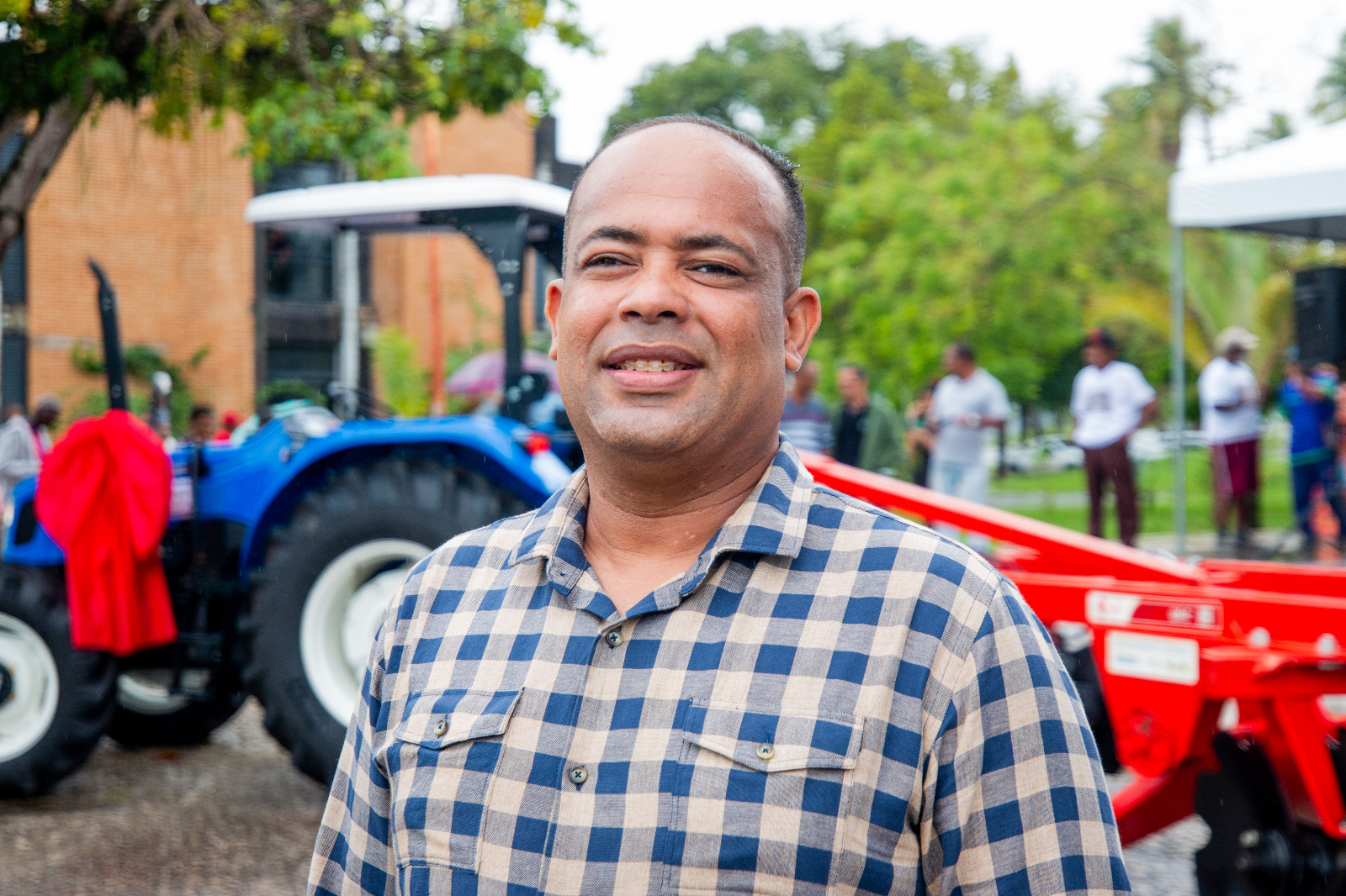 Camaçari ganha trator e implementos para fortalecer agricultura familiar