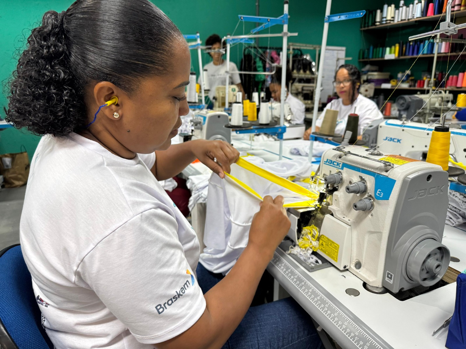 Projeto ponto da moda abre inscrições para curso gratuito de costura industrial
