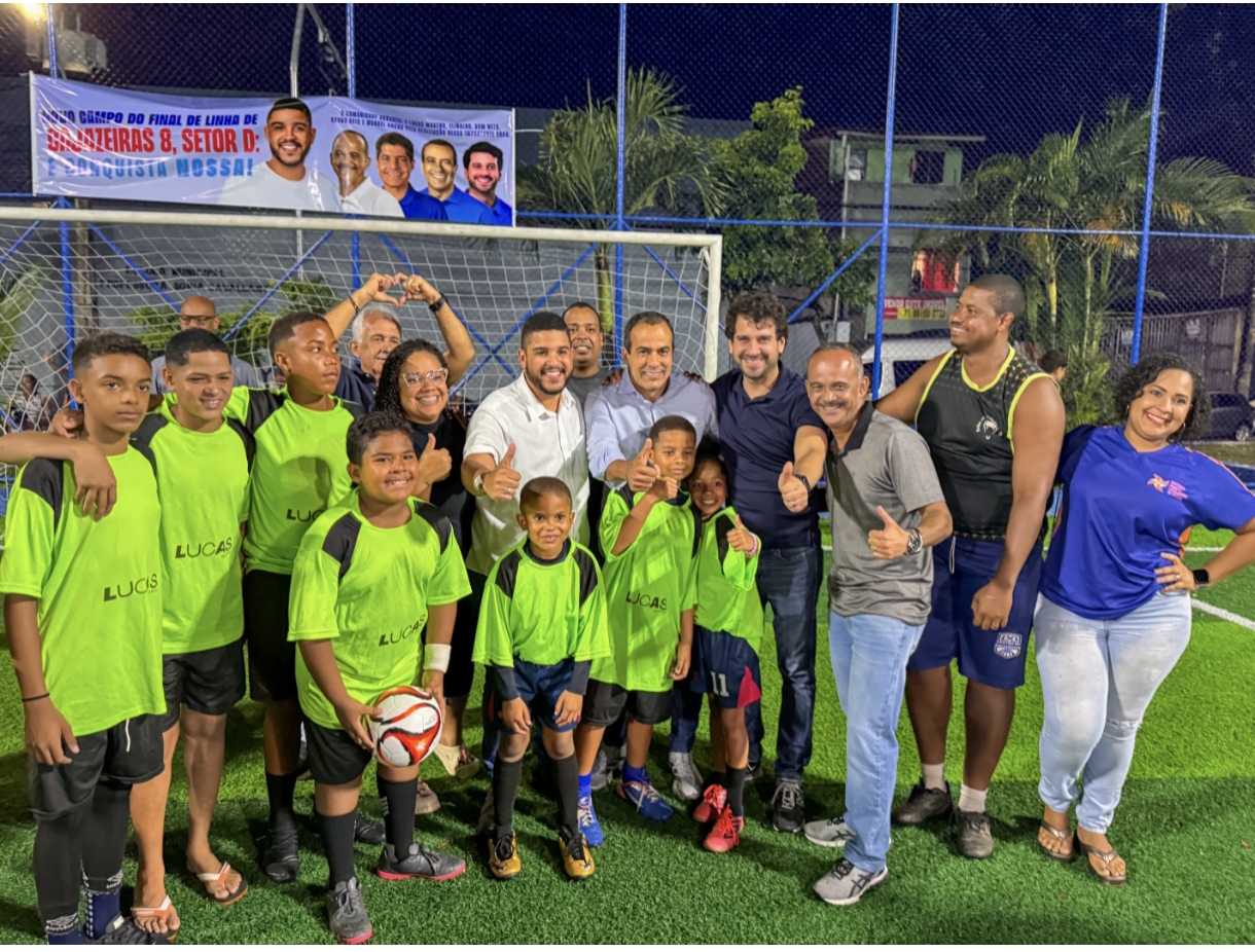 Ao lado de Bruno Reis e Manuel Rocha, Elinaldo reforça importância do esporte em inauguração de campo sintético em Cajazeiras VIII