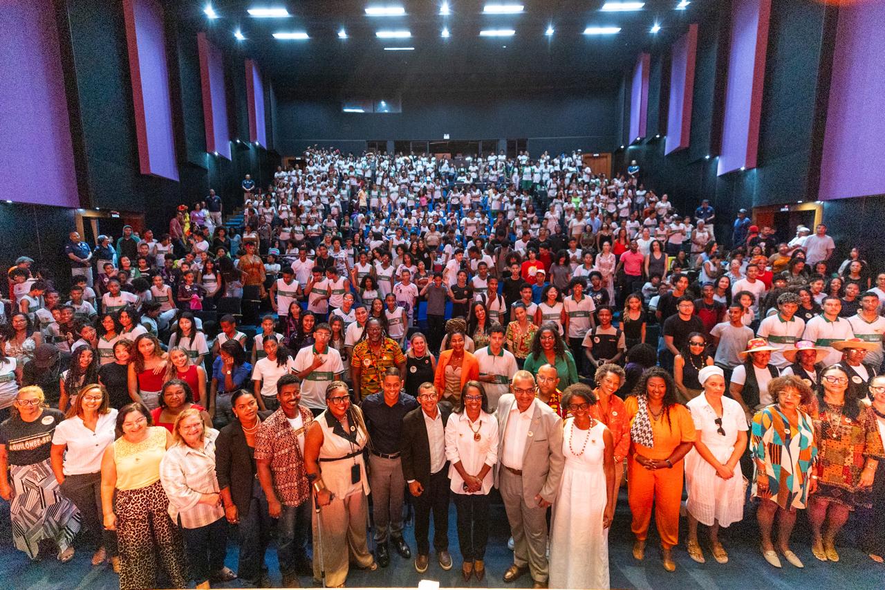 Camaçari realiza I mostra de Projetos de Educação antirracista no Teatro Cidade do Saber