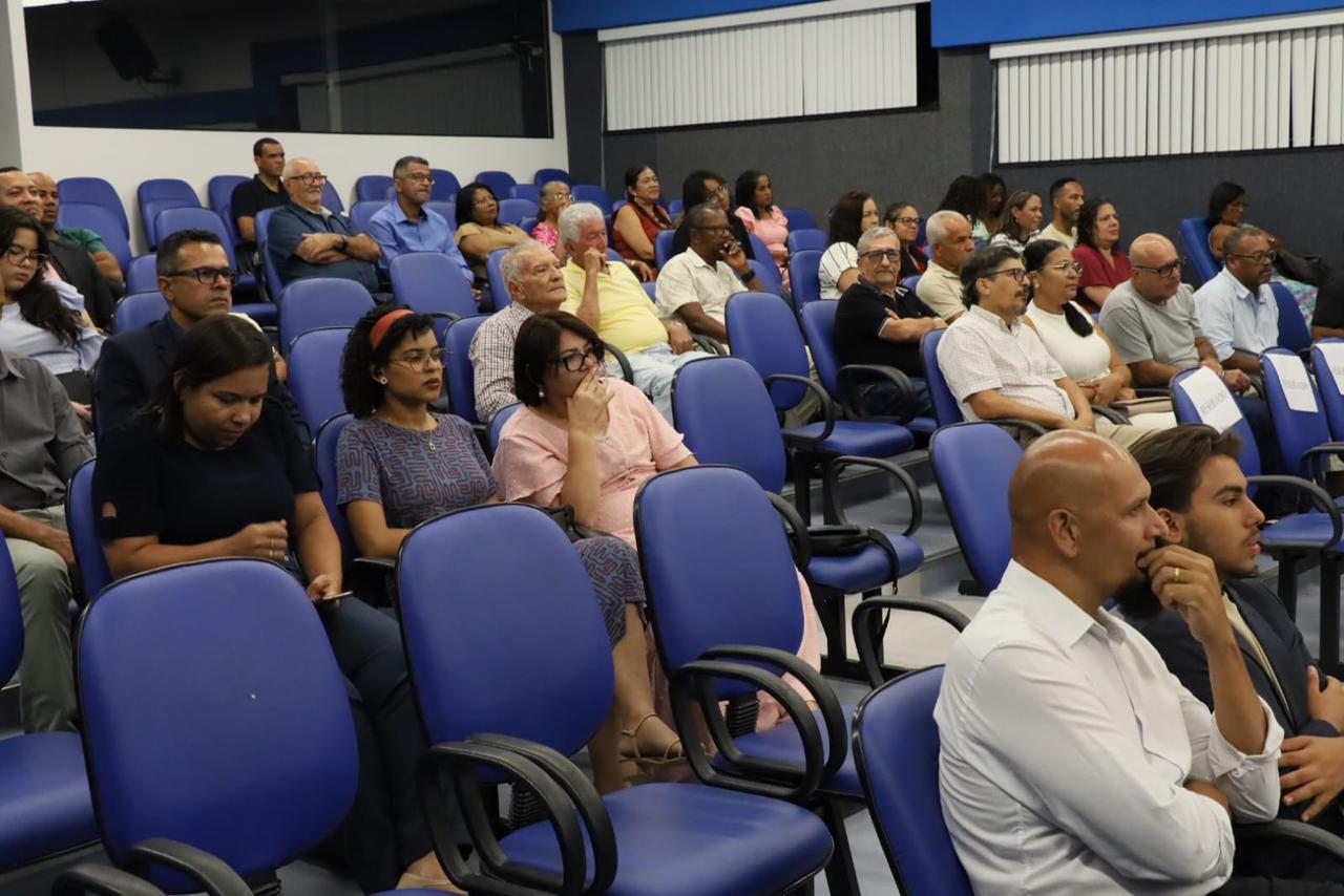 Câmara celebra Dia da Bíblia com Sessão Especial na noite desta segunda (08)