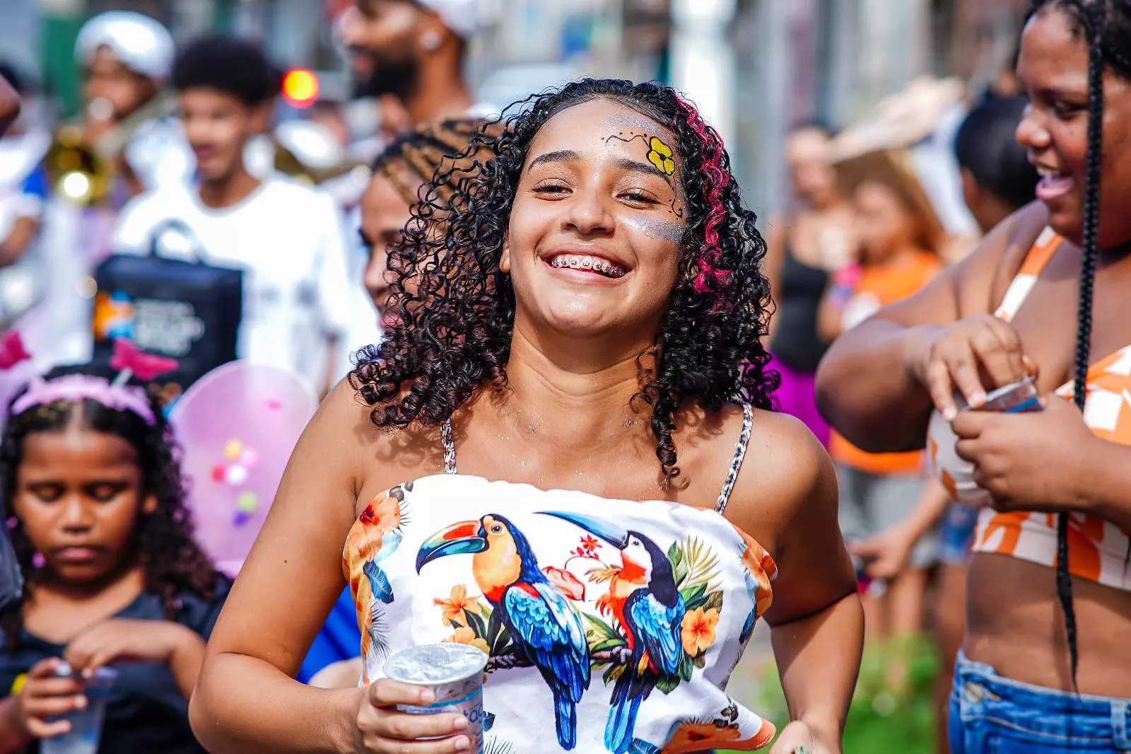 Carnaval da Pracinha leva cores, música e alegria ao Phoc III
