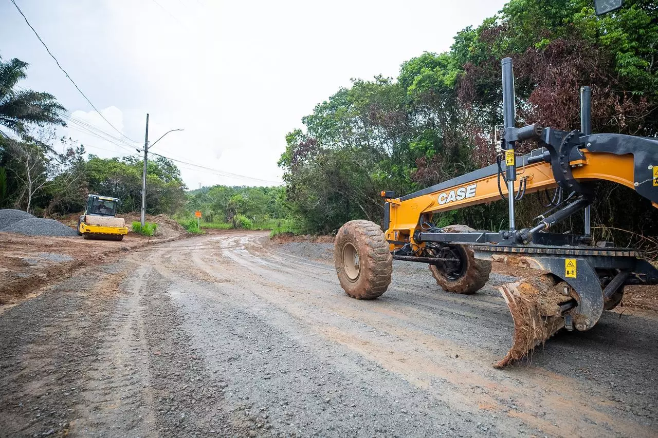 Seinfra atua na limpeza de canais e na manutenção de estradas vicinais do município