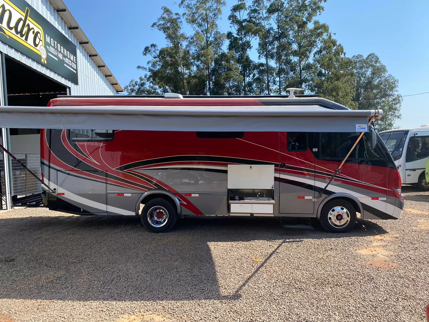 8.120 - EXCLUSIVE - 2021 - Benil Motohomes